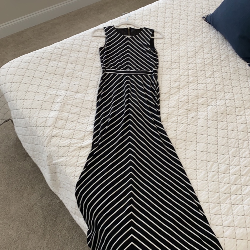 Just...Taylor black & white maxi dress